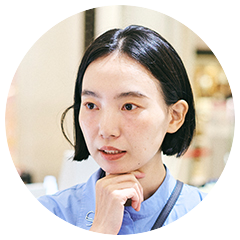 スタッフの顔写真