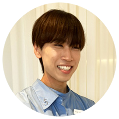 スタッフの顔写真